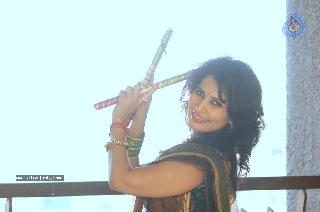Rashaana Shah Navratri Theme Photoshoot - 12 / 15 photos