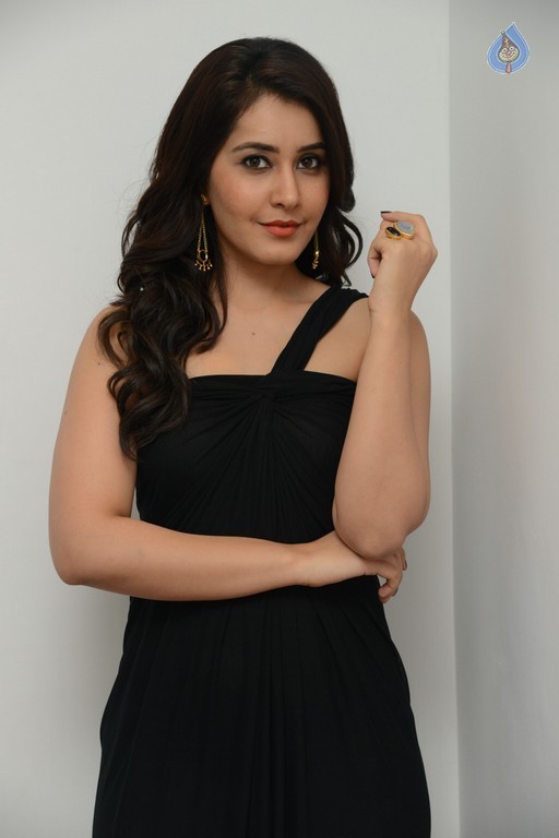 Rashi Khanna New Photos - 17 / 49 photos