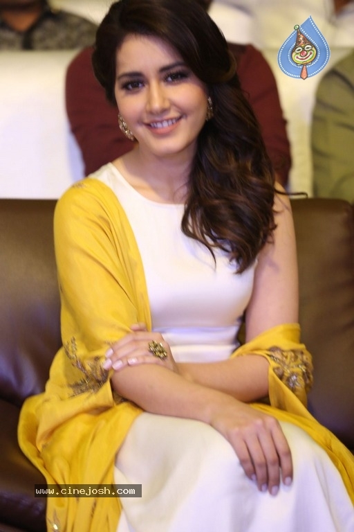 Rashi Khanna New Stills - 3 / 20 photos