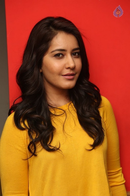 Rashi Khanna Pics - 12 / 26 photos