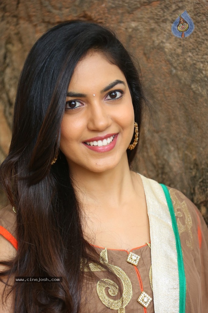 Reetu Varma Latest Stills - 10 / 58 photos