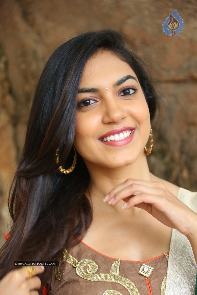 Reetu Varma Latest Stills - 17 / 58 photos