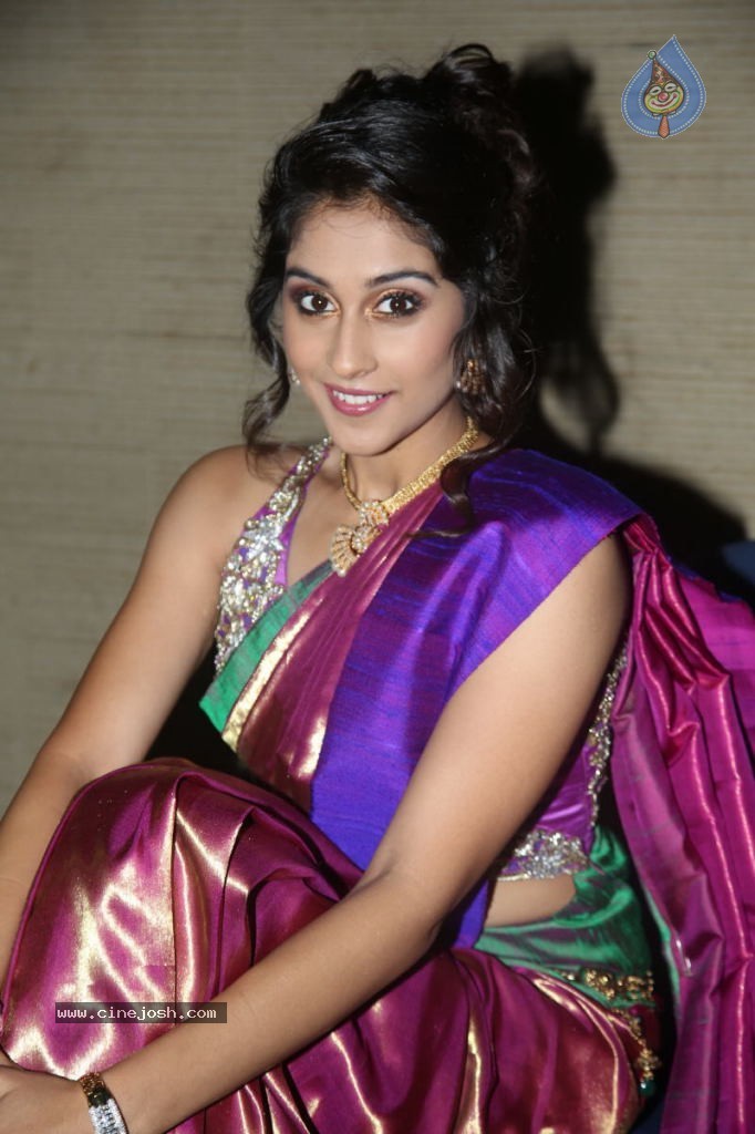 Regina Cassandra Gallery - 5 / 157 photos