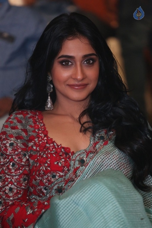 Regina Cassandra New Photos - 21 / 21 photos