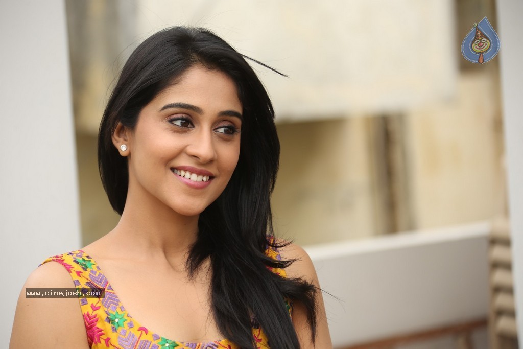 Regina Cassandra New Stills - 3 / 118 photos