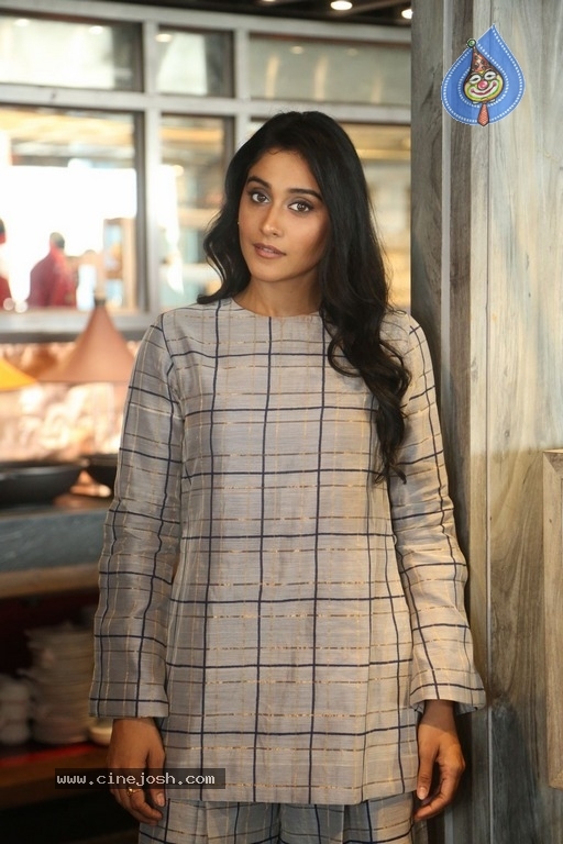 Regina Cassandra New Stills - 9 / 12 photos