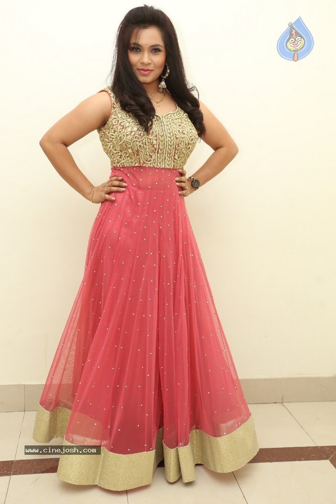 Revathi Chowdary Stills - 4 / 86 photos