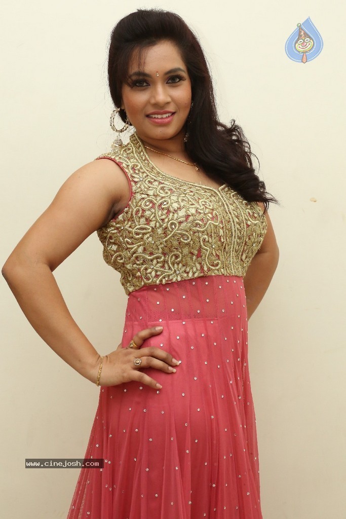 Revathi Chowdary Stills - 13 / 86 photos