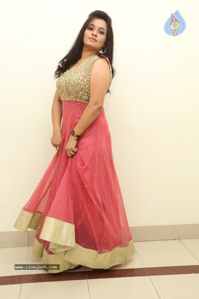 Revathi Chowdary Stills - 19 / 86 photos