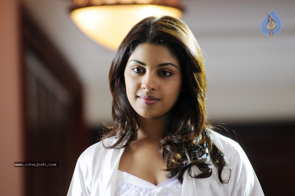 Richa Gangopadhyay Hot Gallery