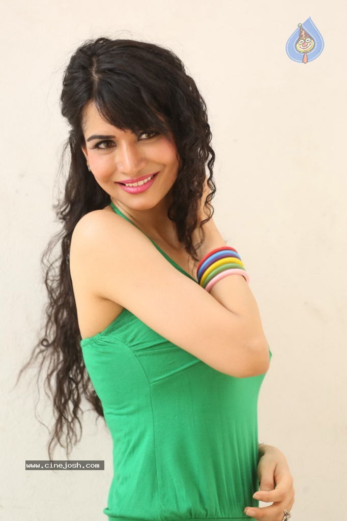 Ritu New Stills - 14 / 146 photos