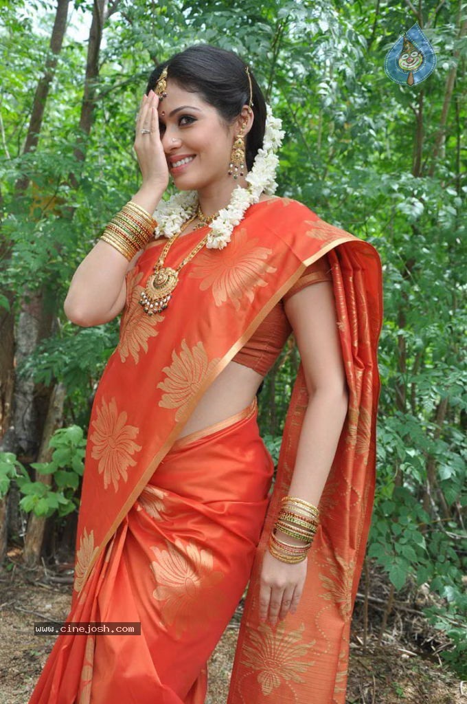 Sada Latest Stills - 16 / 63 photos