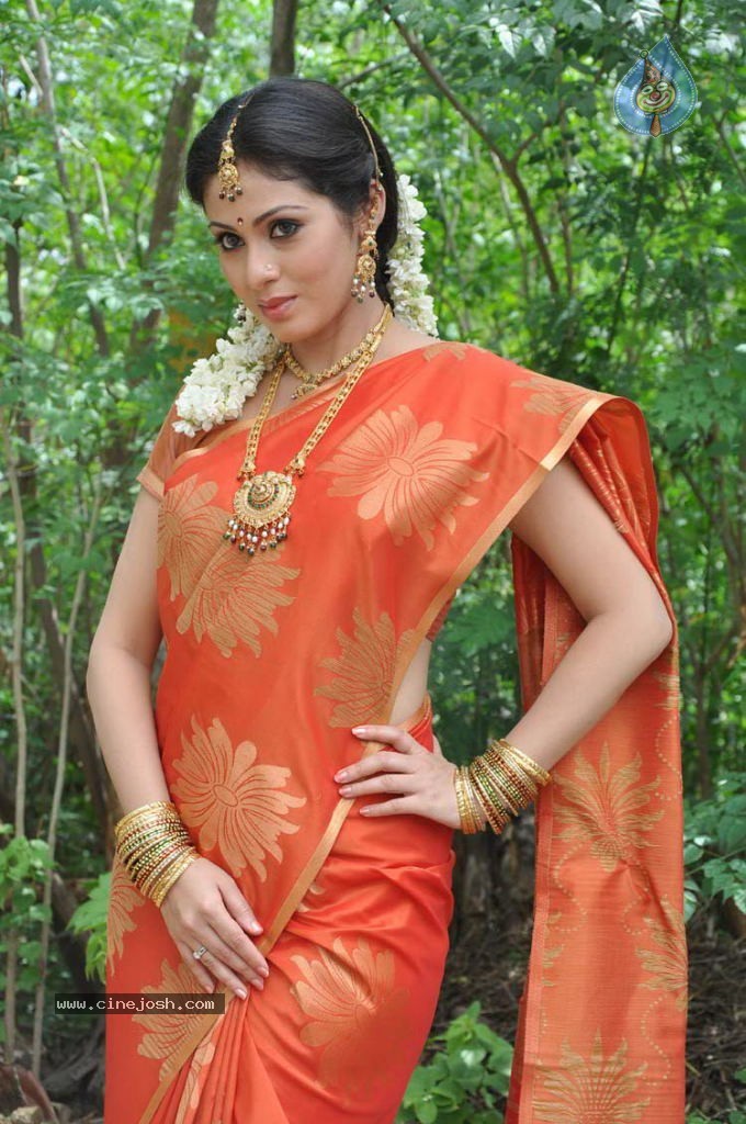 Sada Latest Stills - 18 / 63 photos