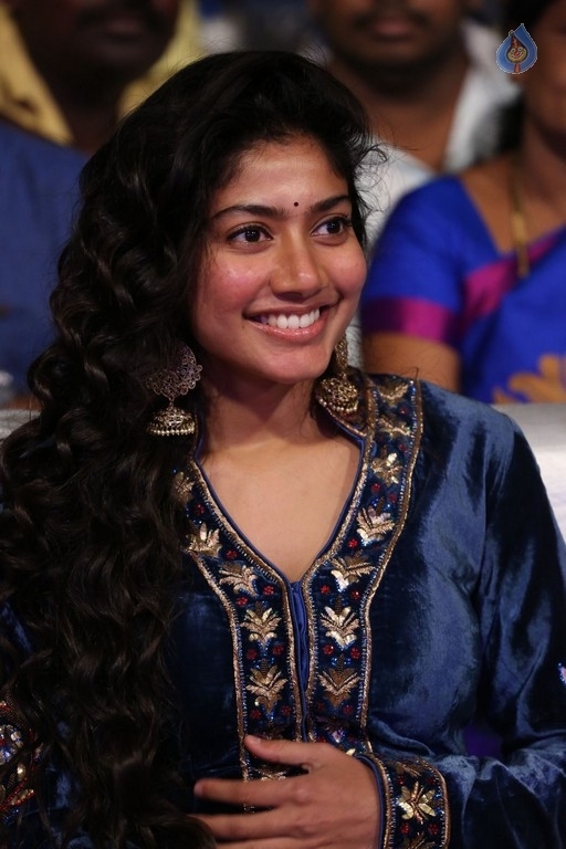 Sai Pallavi at Fidaa Audio Launch - 15 / 31 photos