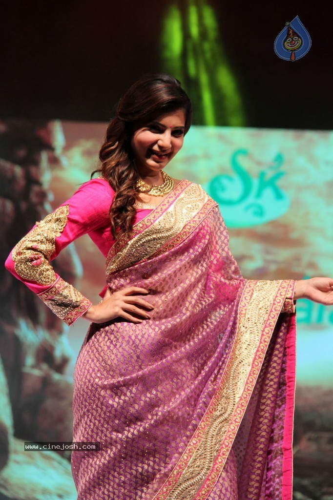 Samantha Walks the Ramp at Surat Dreams Fashion Show - 17 / 39 photos