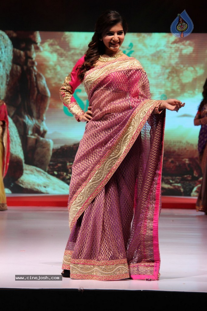 Samantha Walks the Ramp at Surat Dreams Fashion Show - 19 / 39 photos