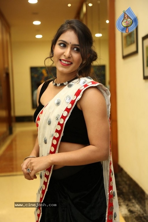 Samyuktha Gallery - 15 / 20 photos