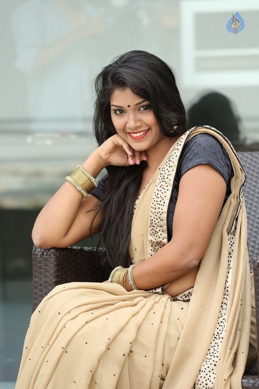 Samyuktha New Pics - 1 / 42 photos