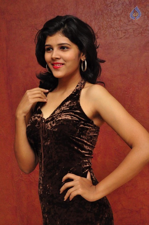 Sangeetha Gallery - 2 / 40 photos