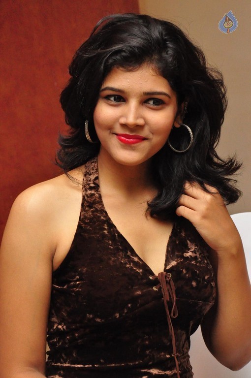 Sangeetha Gallery - 12 / 40 photos