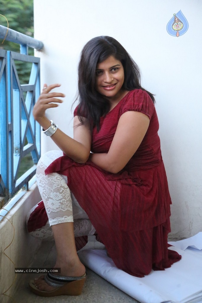 Sangeetha Photos - 15 / 33 photos