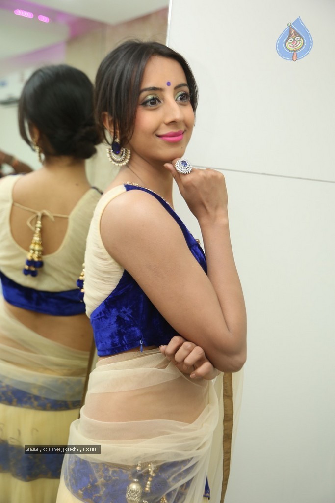 Sanjana Hot Photos - 7 / 70 photos