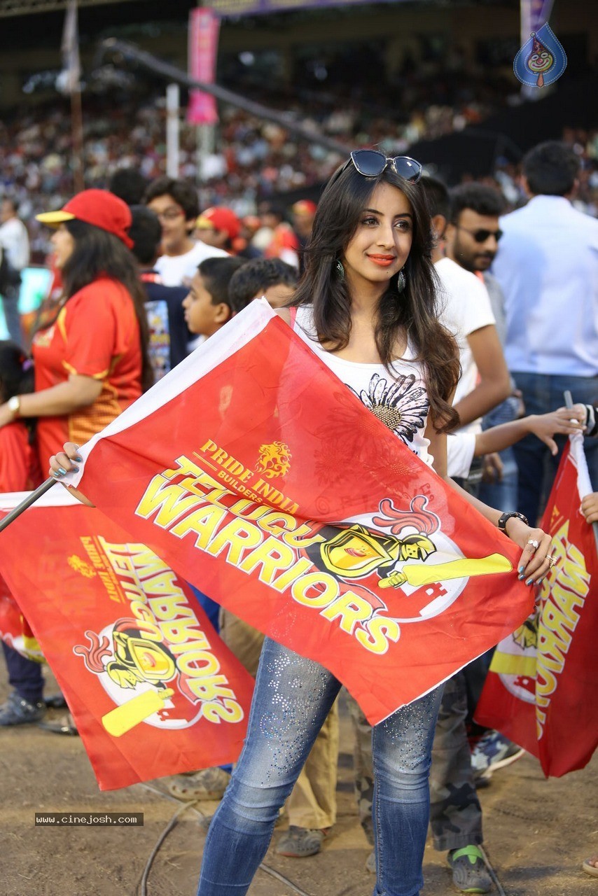 Sanjjanaa at CCL 5 Match - 4 / 37 photos