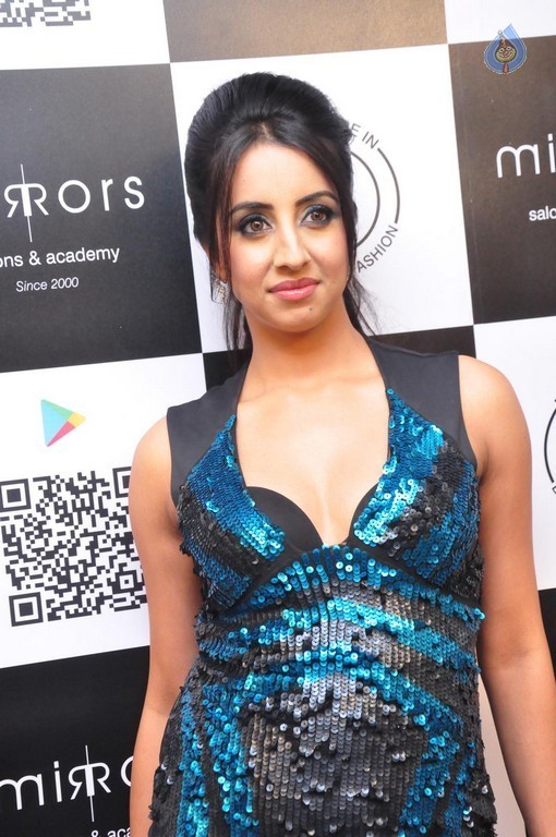 Sanjjanaa New Pics - 9 / 35 photos