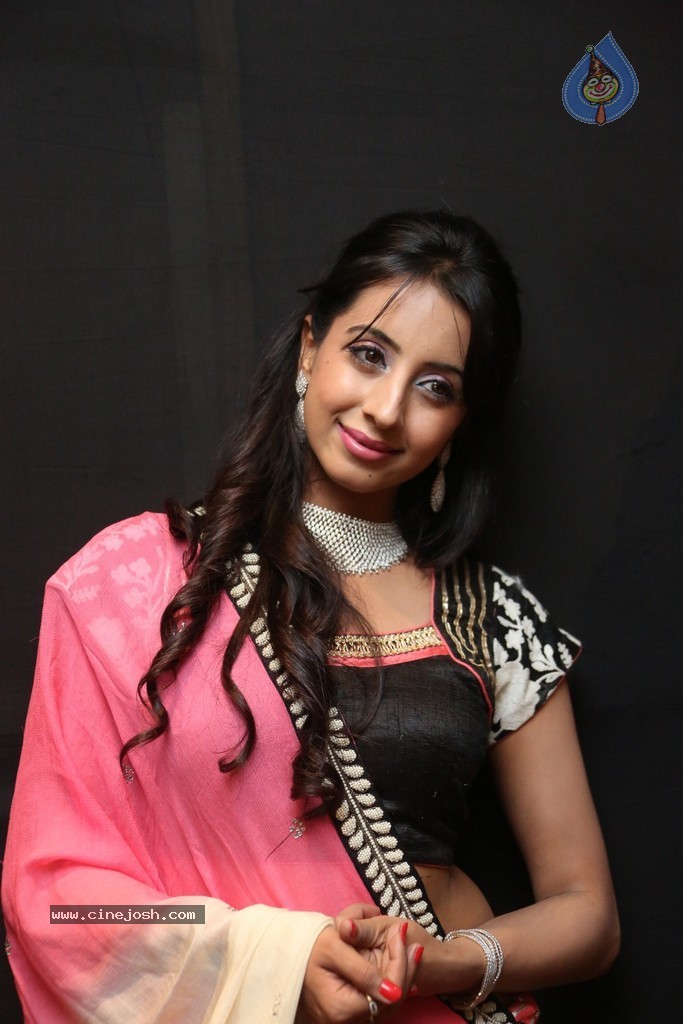 Sanjjanaa New Pics - 1 / 60 photos