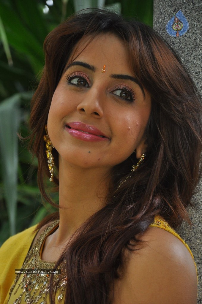 Sanjjanaa Photos - 3 / 46 photos