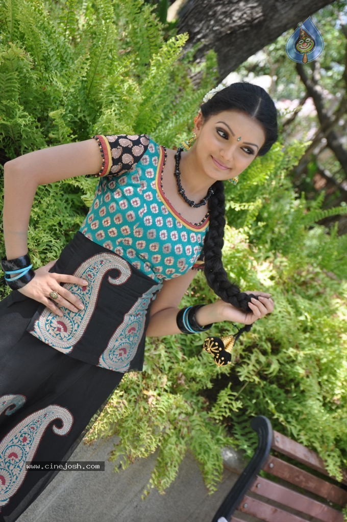 Saranya Mohan New Photos - 3 / 32 photos