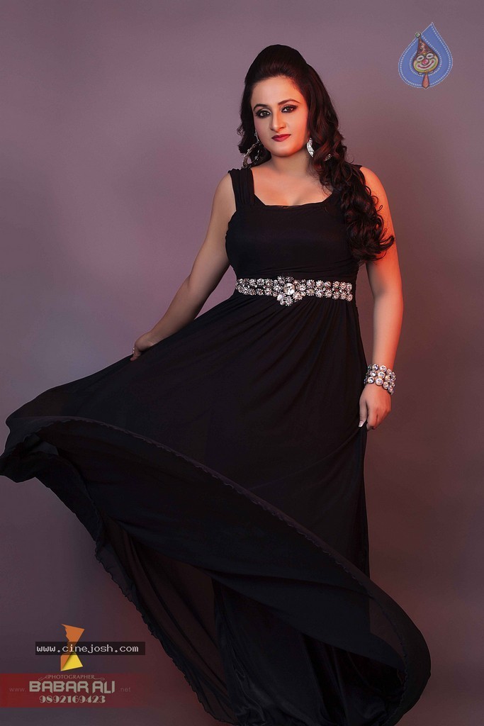 Seema Khan Photoshoot - 8 / 15 photos