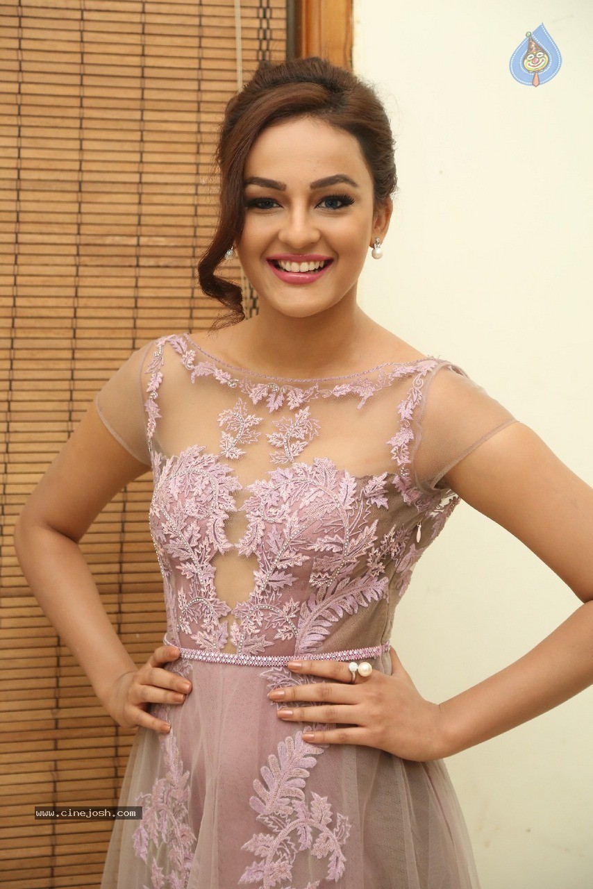 Seerat Kapoor Latest Gallery - 10 / 86 photos