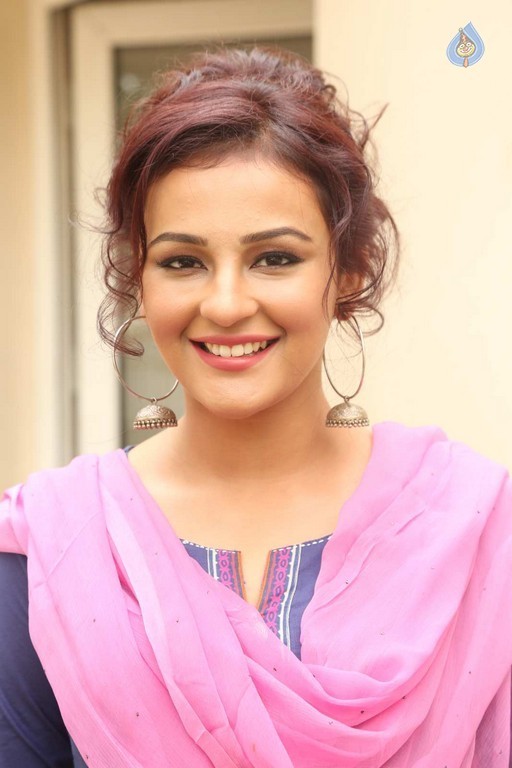 Seerat Kapoor Photos - 10 / 42 photos