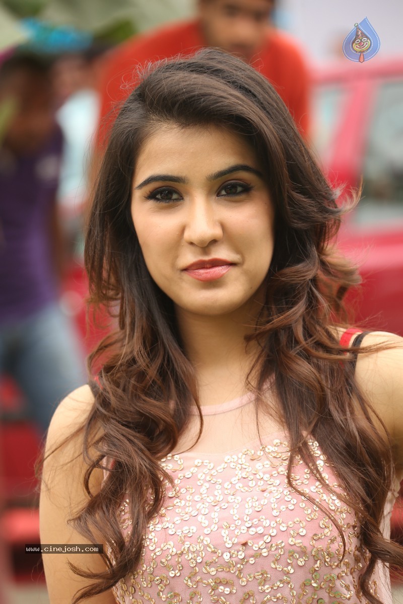 Sheena Bajaj Stills - 5 / 62 photos