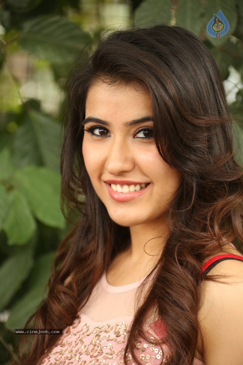 Sheena Bajaj Stills - 10 / 62 photos