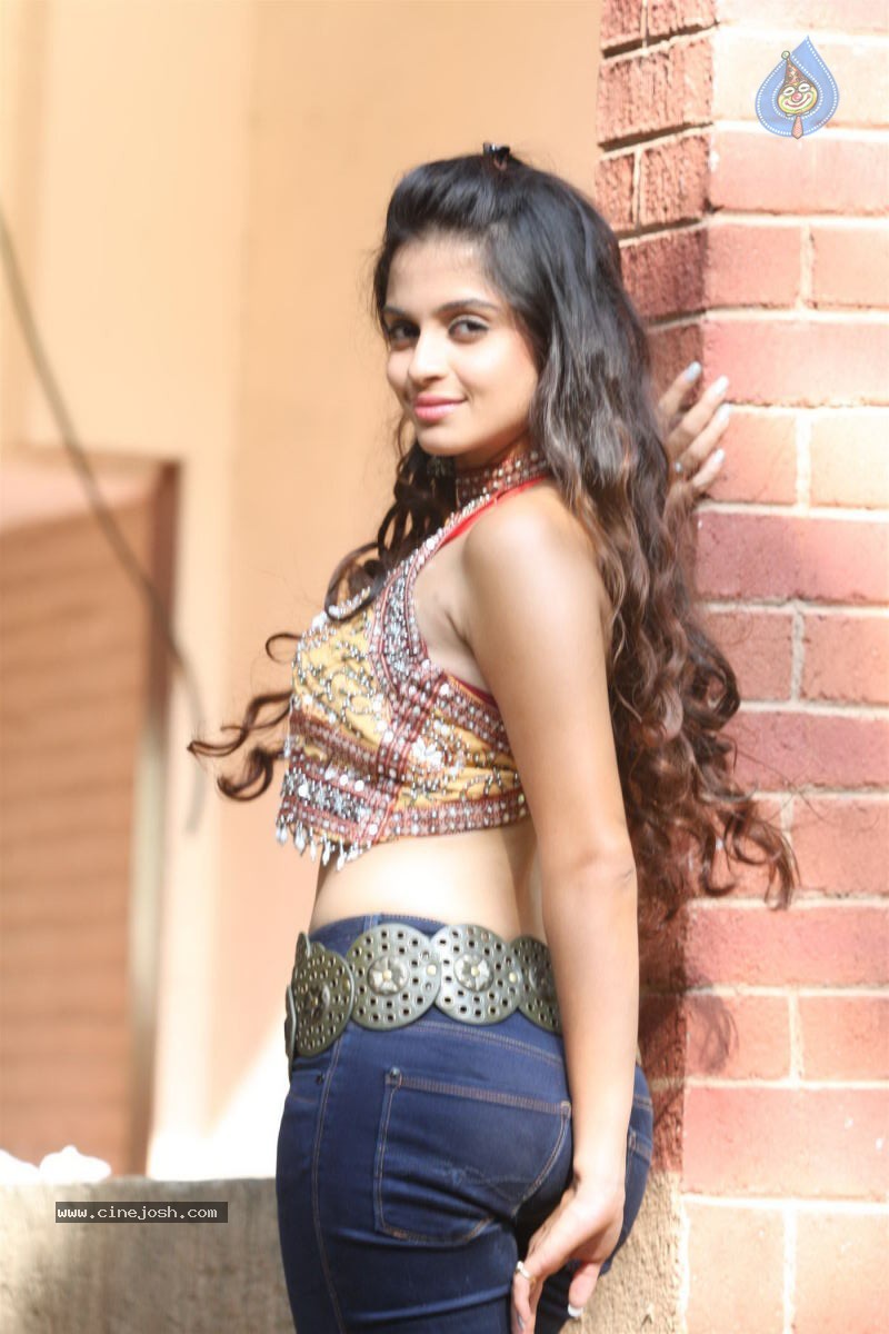 Sheena Shahabadi New Photos - 9 / 25 photos