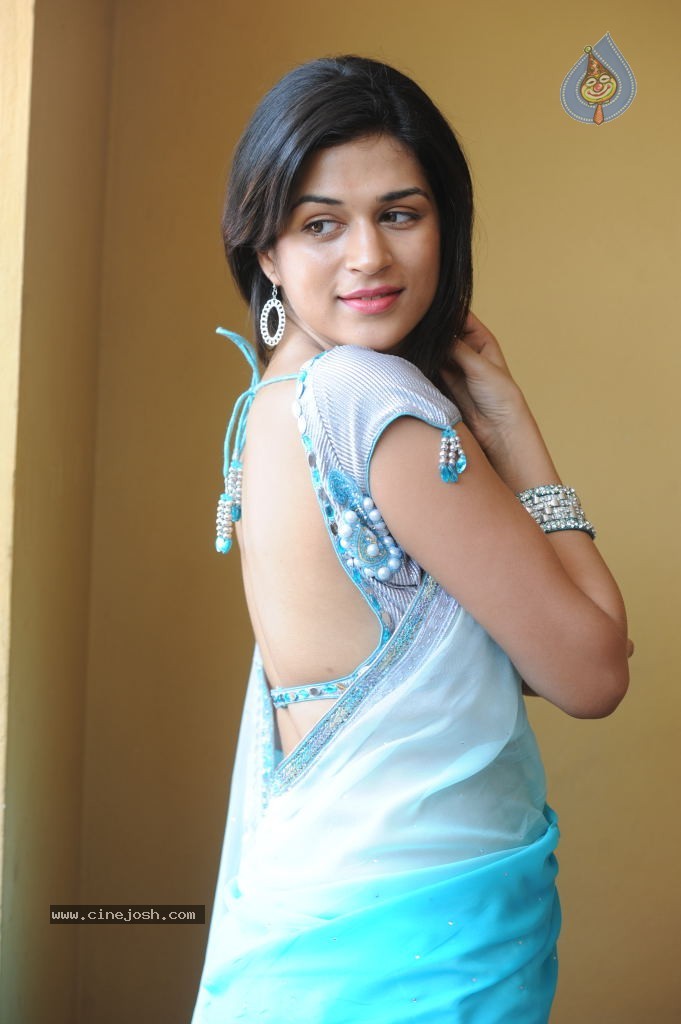 Shraddha Das Hot Photos - 11 / 42 photos