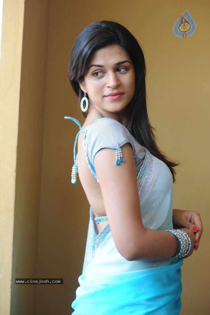 Shraddha Das Hot Photos - 13 / 42 photos