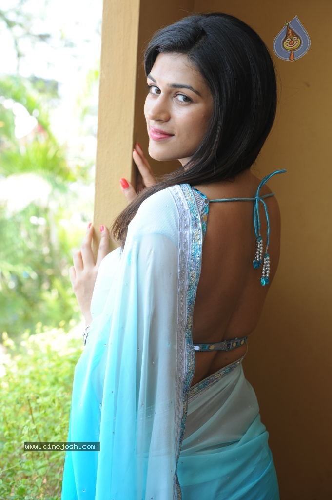 Shraddha Das Hot Photos - 15 / 42 photos