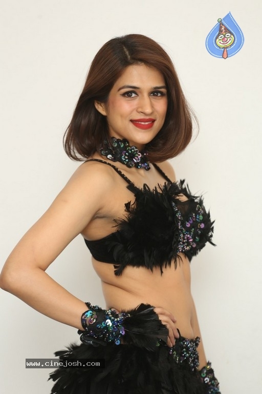 Shraddha Das New Photos - 17 / 21 photos