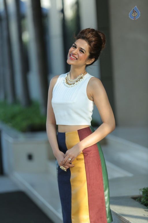 Shraddha Das New Pics - 9 / 17 photos