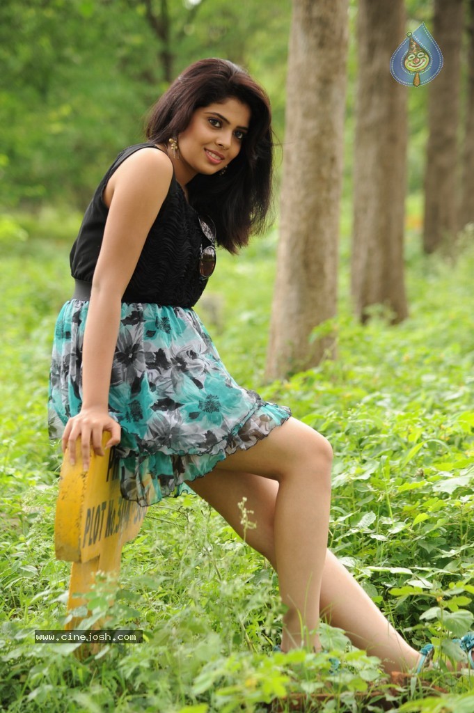 Shravya New Stills - 9 / 26 photos