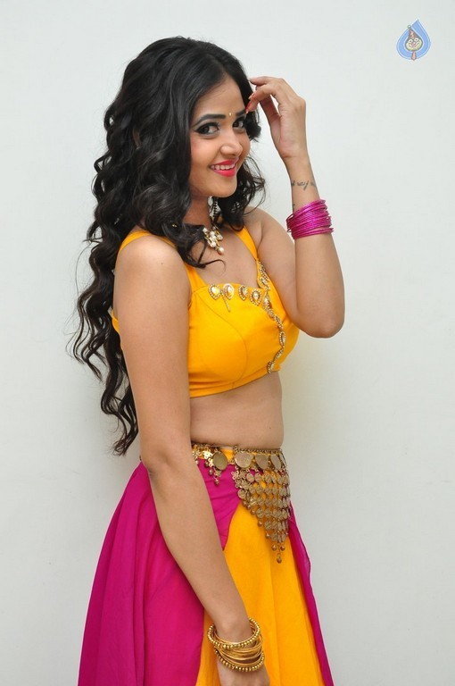 Shreya Vyas Photos - 17 / 32 photos