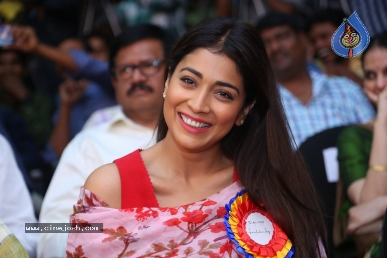 Shriya Saran Images - 8 / 15 photos