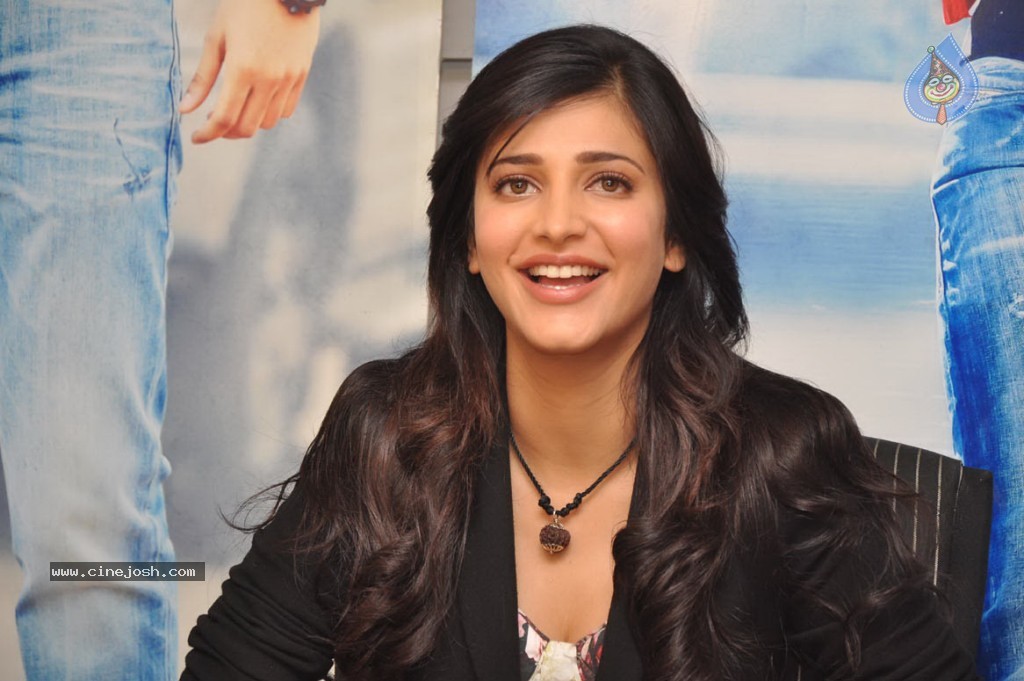 Shruthi Hassan New Stills - 5 / 78 photos