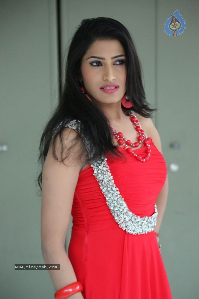 Shruthi Photos - 15 / 67 photos