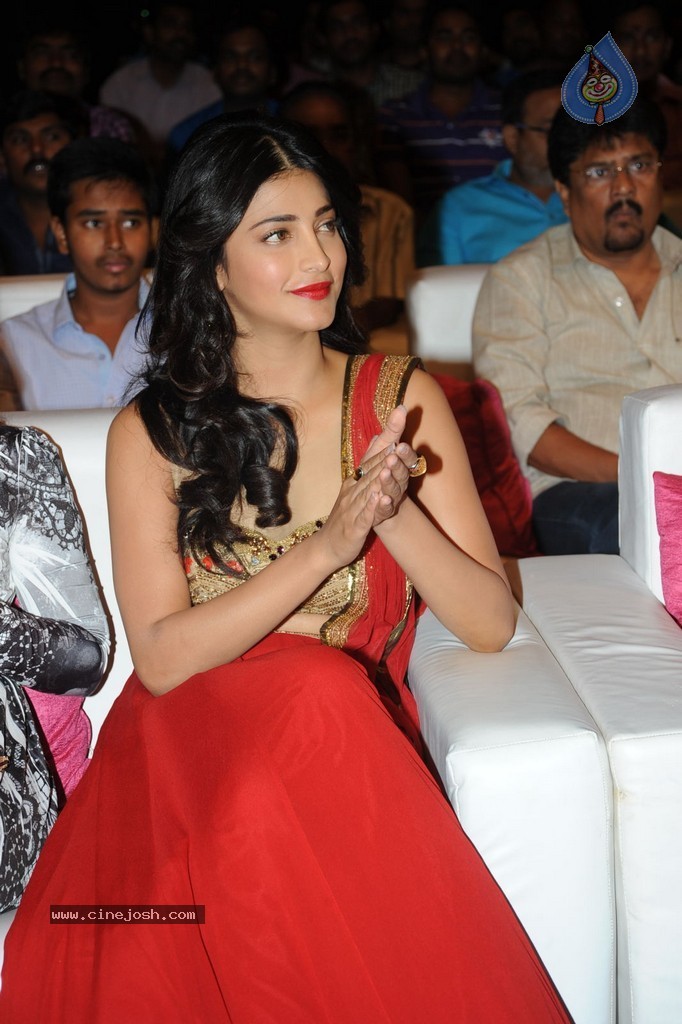 Shruti Haasan at Pooja Audio Launch - 1 / 152 photos