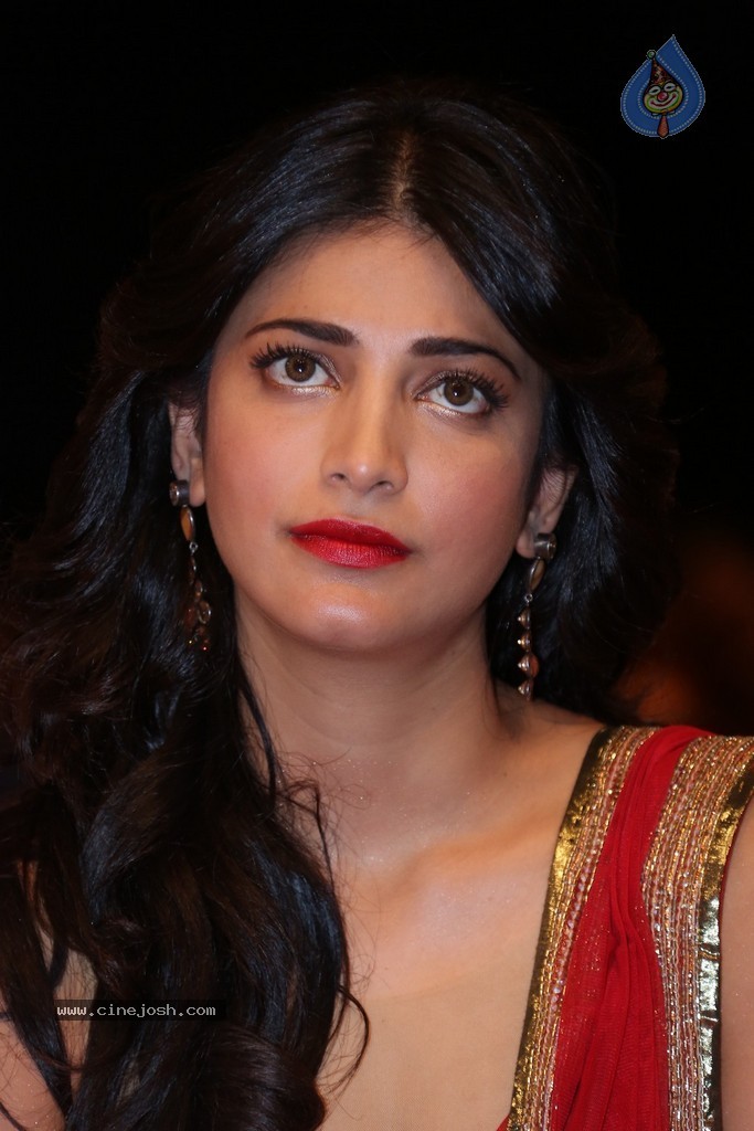 Shruti Haasan at Pooja Audio Launch - 3 / 152 photos