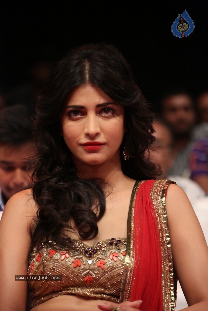 Shruti Haasan at Pooja Audio Launch - 11 / 152 photos